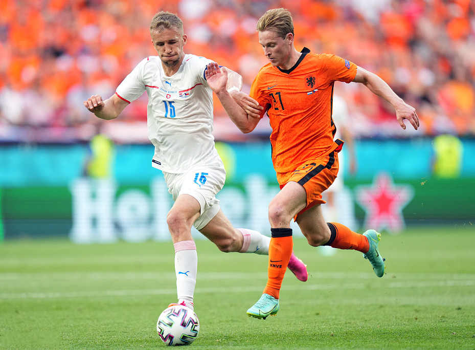  梅斯年轻门将高接低挡力保主场不失